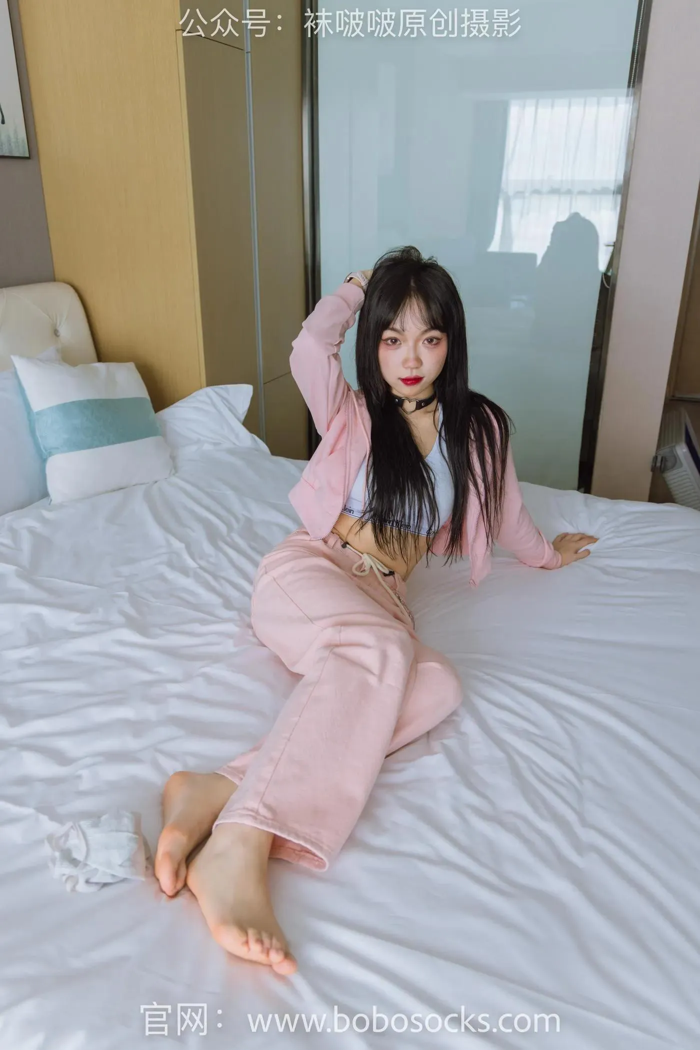 [BoBoSocks袜啵啵]NO.141 周周-运动鞋、白棉袜、裸足 [140P]插图4